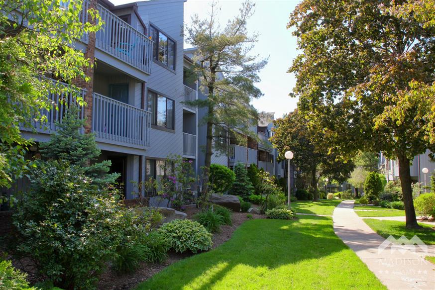 Cedar Court on the Gold Coast on the Hudson River in New Jersey Cedar Court on the Gold Coast on the Hudson River in New Jersey
